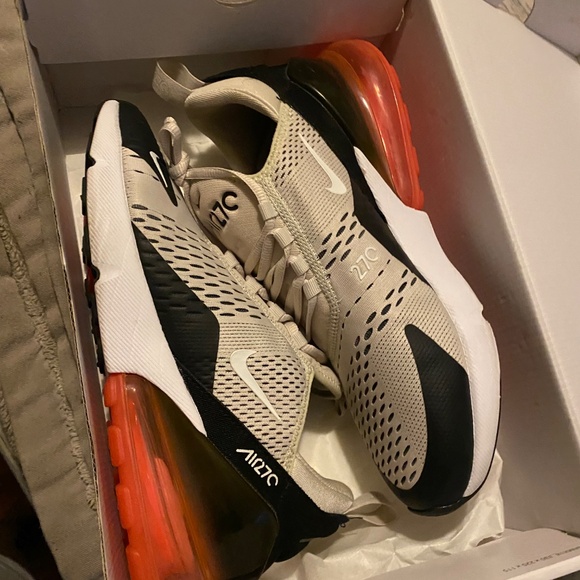 Nike Air Max 270 - Picture 2 of 6